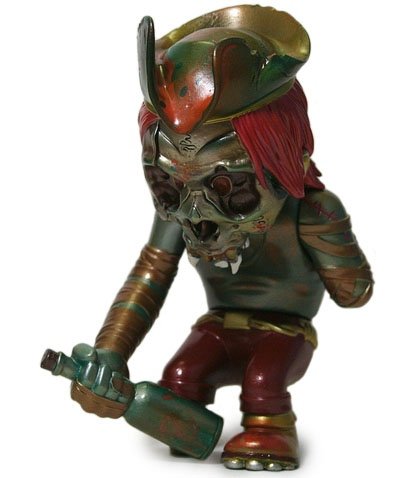 Skull Captain - Yarr Red Grrogg figure by Pushead, produced by Secret Base. Front view.
