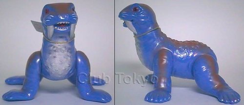 Todola Blue figure by Yuji Nishimura, produced by M1Go. Front view.