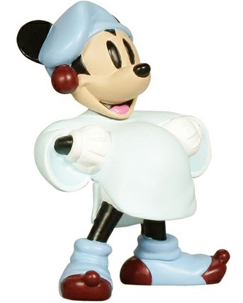 Mickey Mouse - Mickeys Trailer figure by Disney, produced by Medicom Toy. Front view.