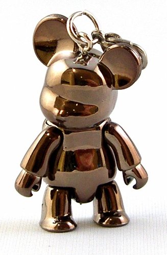 Metallic Gun Metal Qee Zipper Pull figure by Toy2R, produced by Toy2R. Front view.