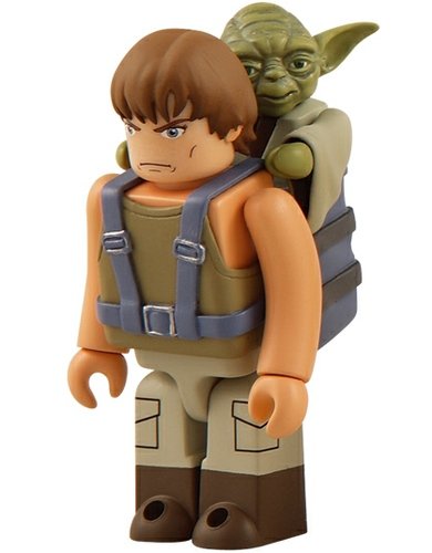 Luke Skywalker & Yoda in Dagobah Kubrick 100% figure by Lucasfilm Ltd., produced by Medicom Toy. Front view.