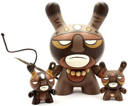 Afrika Dunny set figure by Grapheart . Front view.