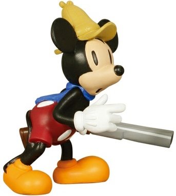 Mickey Mouse - Lonesome Ghosts figure by Disney, produced by Medicom Toy. Front view.