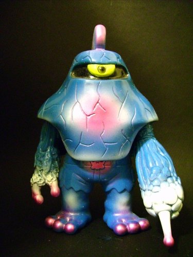 Mutant Bigaro  figure, produced by Realxhead. Front view.