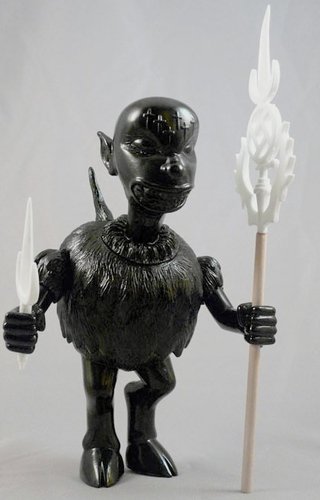 THEE BLACK HEKSEN figure by Dwid Hellion, produced by Monster Worship. Front view.