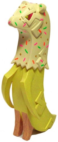 Kamaokojo - White Chocolate Banana figure by Juki, produced by One-Up. Front view.