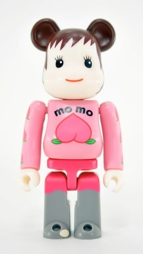 Momo [もも] - Secret Be@rbrick Series 20 figure by Momo, produced by Medicom Toy. Front view.