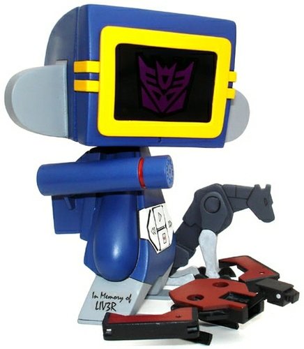 Pocket SoundWAVE (LIV3R edition)  figure by Rohby. Front view.