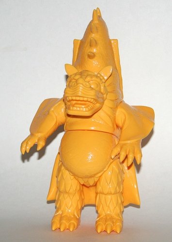 Shishigoran figure by Marmit, produced by Marmit. Front view.