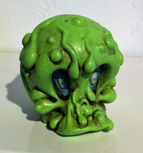 Ooze Skull - Green figure by Brandt Peters. Front view.