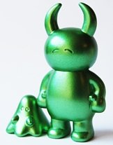 Uamou & Boo - Happy, Metallic Green figure by Ayako Takagi. Front view.