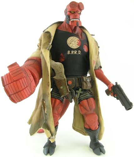 Hellboy - Battle Damaged 18 figure by Mike Mignola, produced by Mezco Toyz. Front view.