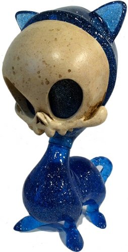4-Legged Starry Midnight Masao Skelve figure by Brandt Peters X Kathie Olivas, produced by Circus Posterus. Front view.