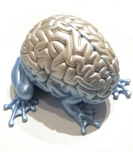 Jumping Brain Hp Resin I figure by Emilio Garcia. Front view.