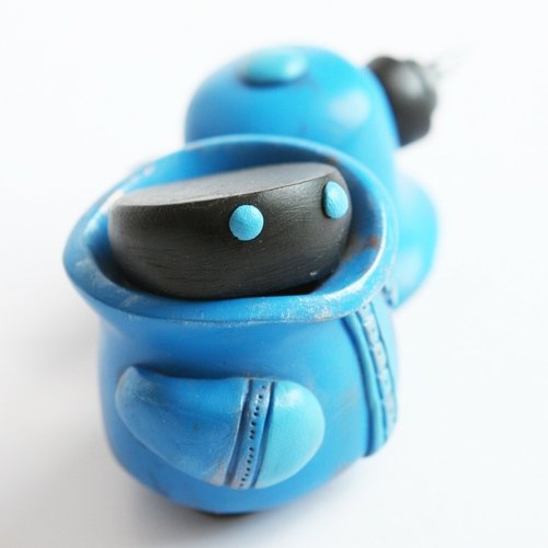 BEEP the HopBot figure by Ume Toys (Richard Page), produced by Ume Toys. Front view.
