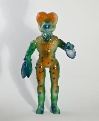 Alien Xam - GID figure by Mark Nagata, produced by Max Toy Co.. Front view.