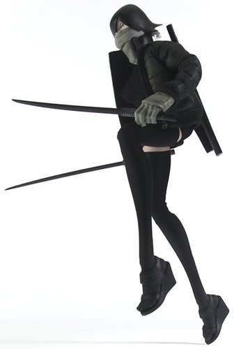 Tomorrow Queen Munich NTQ figure by Ashley Wood, produced by Threea. Front view.