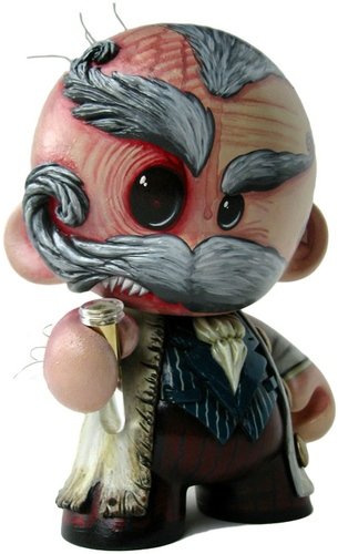 Hyde Munny  figure by Doktor A. Front view.