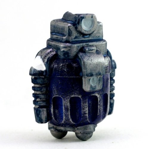 Ultramarine Snow Sprog E  figure by Cris Rose. Front view.