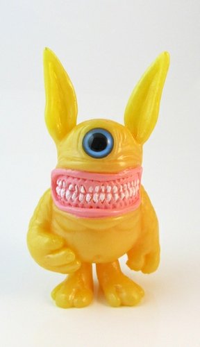 Yellow Meatster Bunny  figure by Motorbot, produced by Deadbear Studios. Front view.
