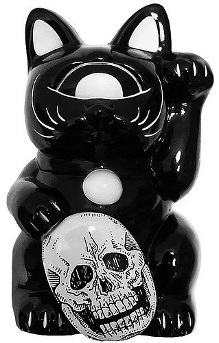 Fortune Cat figure by Realxhead X Skull Toys, produced by Realxhead. Front view.