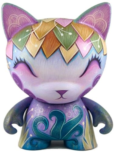 Autumn Eve figure by Jeremiah Ketner. Front view.