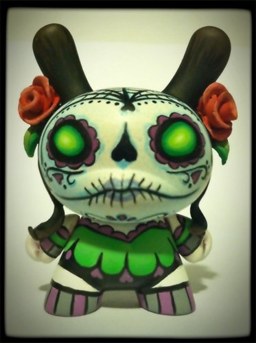Day of the Dead Dunny 2 figure by Maloapril, produced by Kidrobot. Front view.