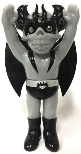 Devilman figure by Usugrow, produced by Secret Base. Front view.