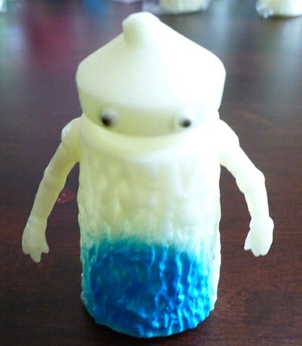 Kusogon - GID w/Blue Belly Spray figure by Beak, produced by Monster Worship. Front view.