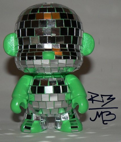 5 FunQee MonQee figure by R3-Mb, produced by Toy2R. Front view.