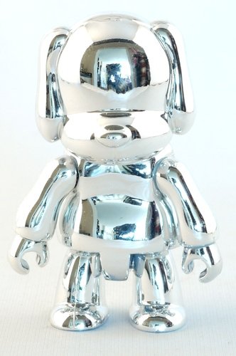 Metallic Silver Dog Qee figure by Toy2R, produced by Toy2R. Front view.