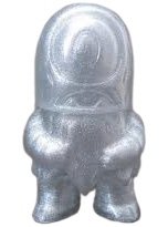 Micro Helper - Silver figure by Tim Biskup, produced by Gargamel. Front view.