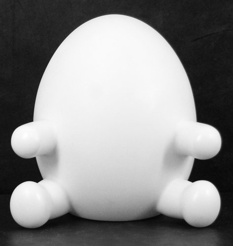 Baby Qee Egg figure, produced by Toy2R. Front view.