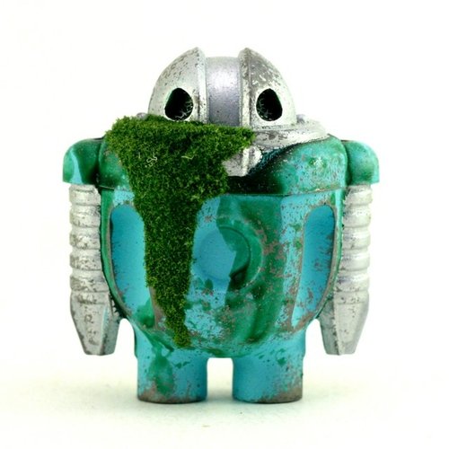 Turquoise Moss Sprog C  figure by Cris Rose. Front view.