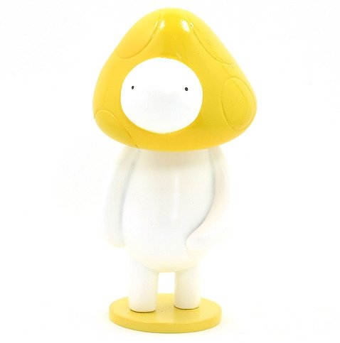 Yeah Kou Yellow figure by Mr. Clement. Front view.