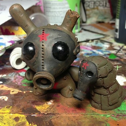 Soviet Gasmask and Micro Drone Set figure by Drilone. Front view.