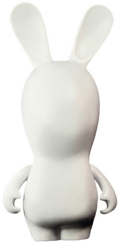 Eeerz - White figure by Ubisoft, produced by Ubisoft. Front view.