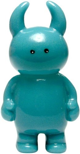 Micro Uamou - Teal figure by Ayako Takagi, produced by Uamou. Front view.