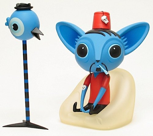 Chihoohoo and Chip figure by Nathan Jurevicius, produced by Flying Cat. Front view.