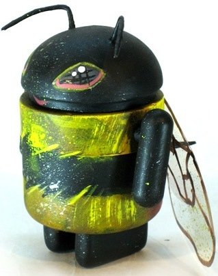 Bee Droid figure by Leecifer. Front view.