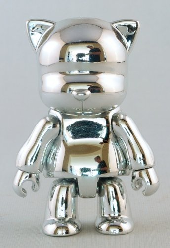 Metallic Silver Cat Qee figure by Toyr2, produced by Toy2R. Front view.
