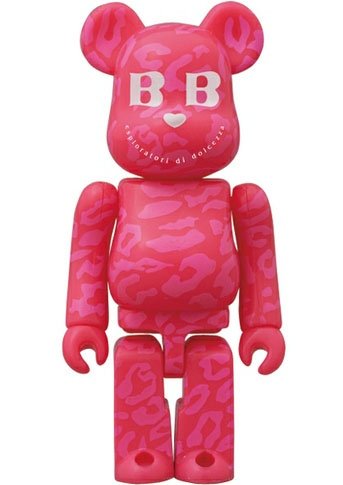 BABBI ♥ Be@rbrick 100% - Leopard Fucsia figure by Babbi, produced by Medicom Toy. Front view.
