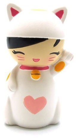 Lucky Kitty figure by Momiji, produced by Momiji. Front view.