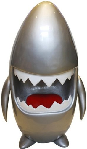 Giant Sharky - Silver  figure by Keithing (Keith Poon), produced by Toyqube. Front view.