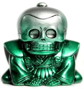 Honesuke (リアルヘッド 骨助) - Silver & Green figure by Realxhead X Skull Toys, produced by Realxhead. Front view.