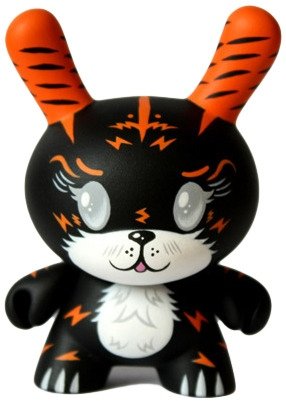 Shadow Tiger figure by Squink!. Front view.