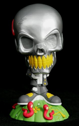 Mr. Skull figure by Steven Cerio , produced by Toy Tokyo. Front view.