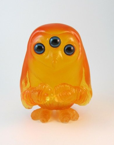 Scowl--Amber figure by Motorbot, produced by Deadbear Studios. Front view.