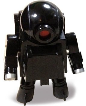 Robot Seven - Cosmo figure by Rumble Monsters, produced by Rumble Monsters. Front view.