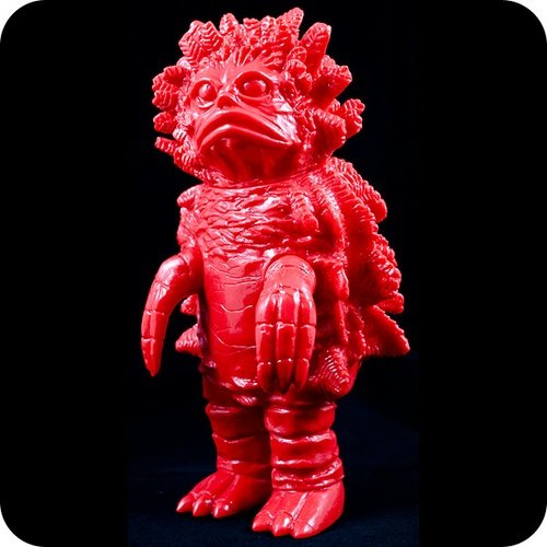 Garamon M-Pop Red version figure, produced by Marusan. Front view.